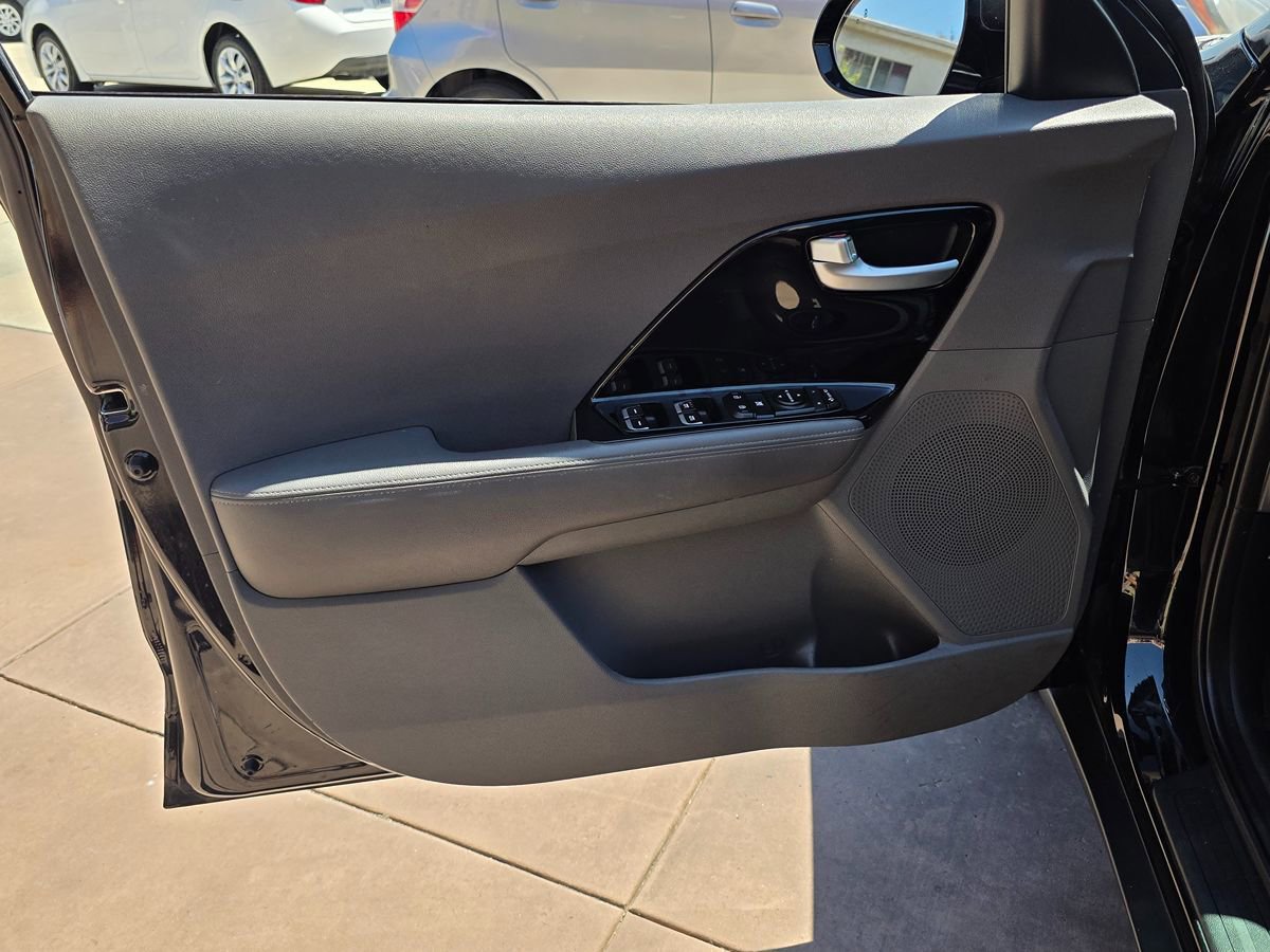 Used 2018 Kia Niro EX FWD image 26