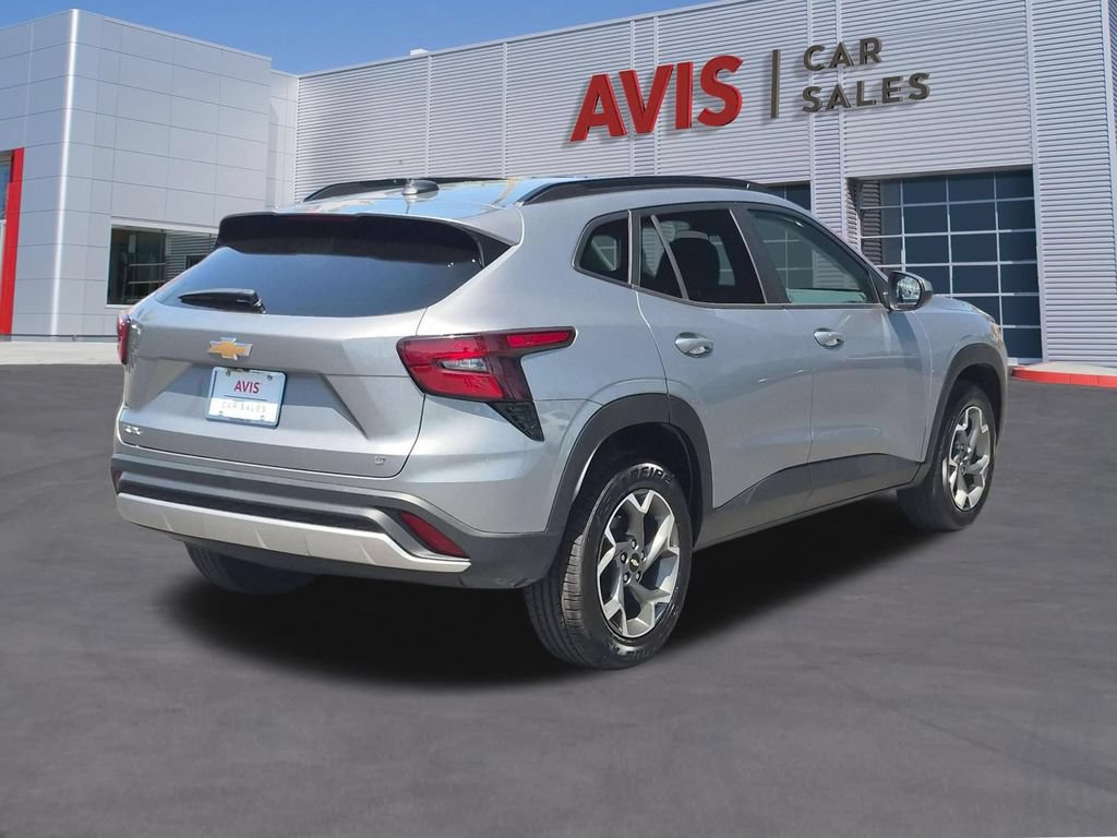 Used 2025 Chevrolet Trax LT w/ LT Convenience Package FWD image 6