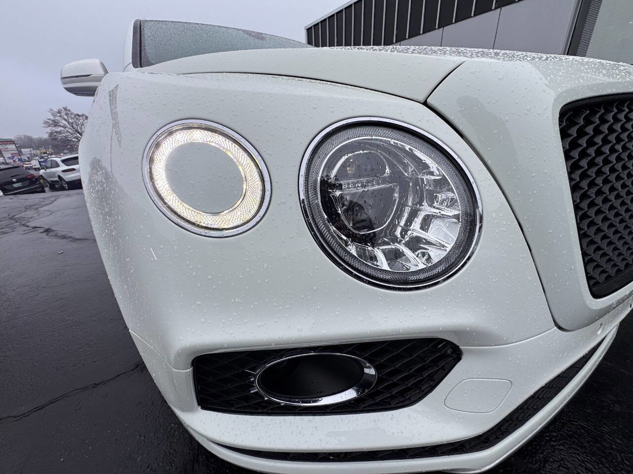 Used 2018 Bentley Bentayga Activity image 34