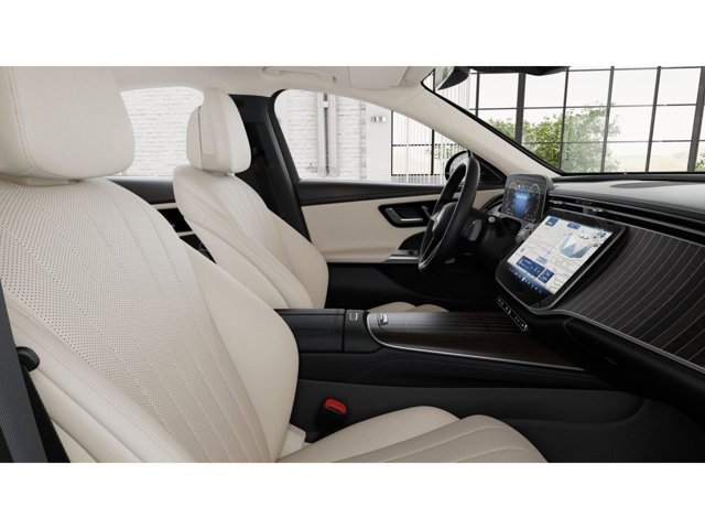 Used 2025 Mercedes-Benz E 350 4MATIC Sedan image 4