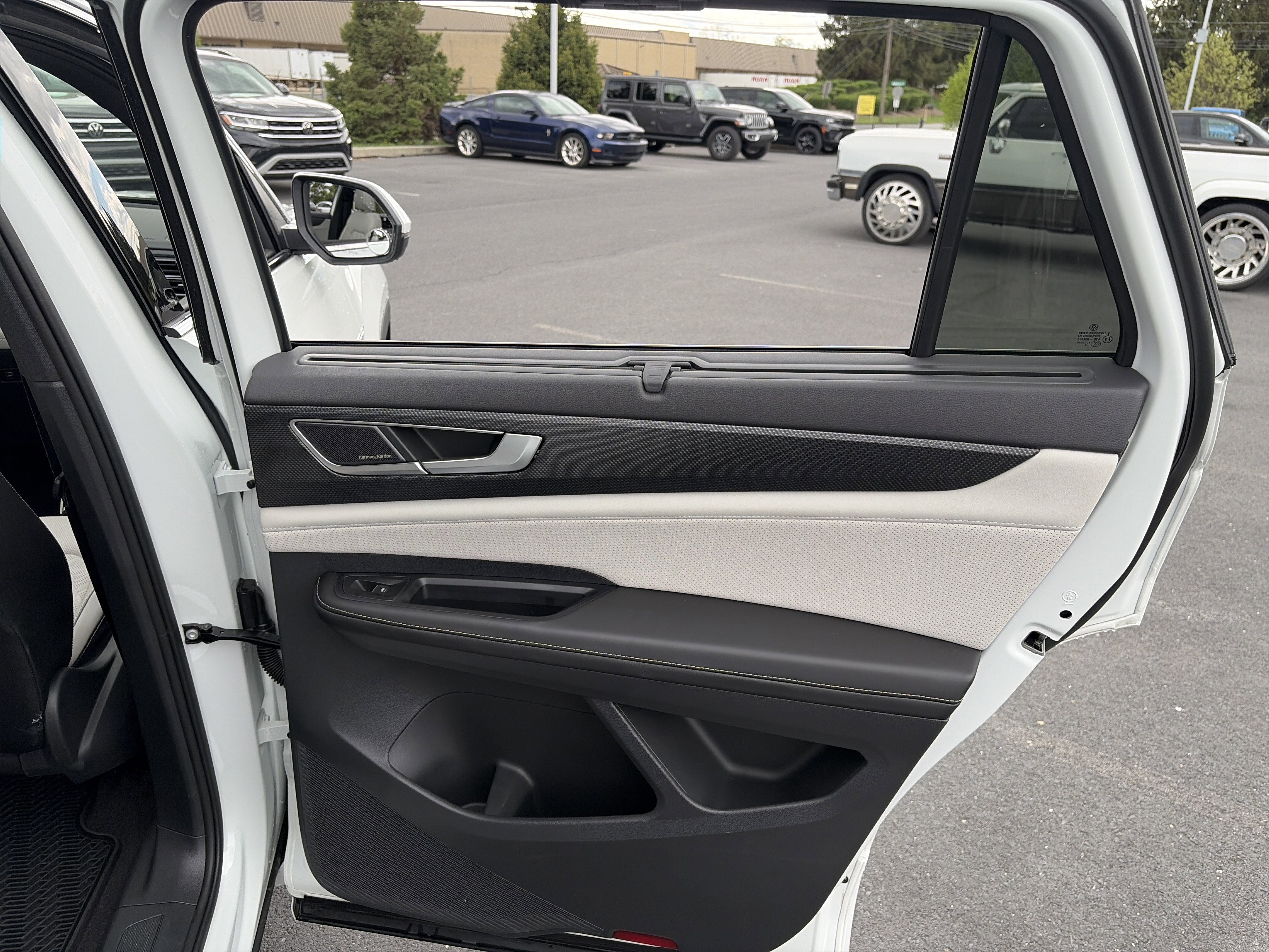 Used 2024 Volkswagen Atlas Cross Sport SEL Premium R-Line image 40