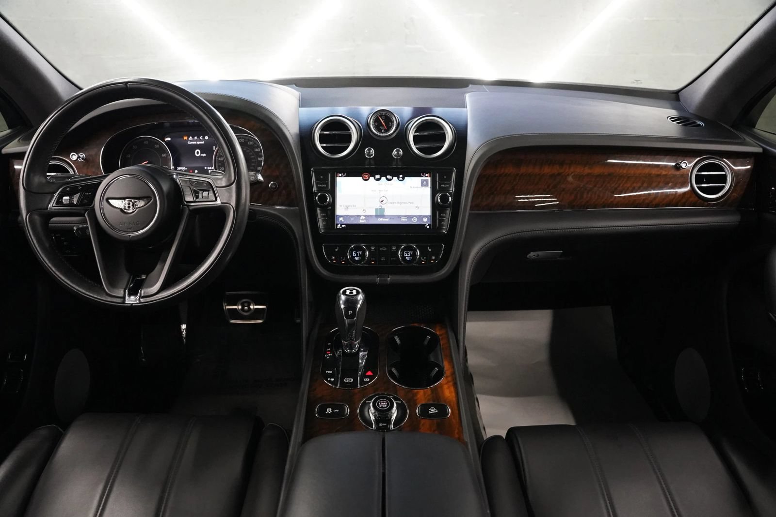 Used 2018 Bentley Bentayga Onyx Edition AWD/4WD image 31