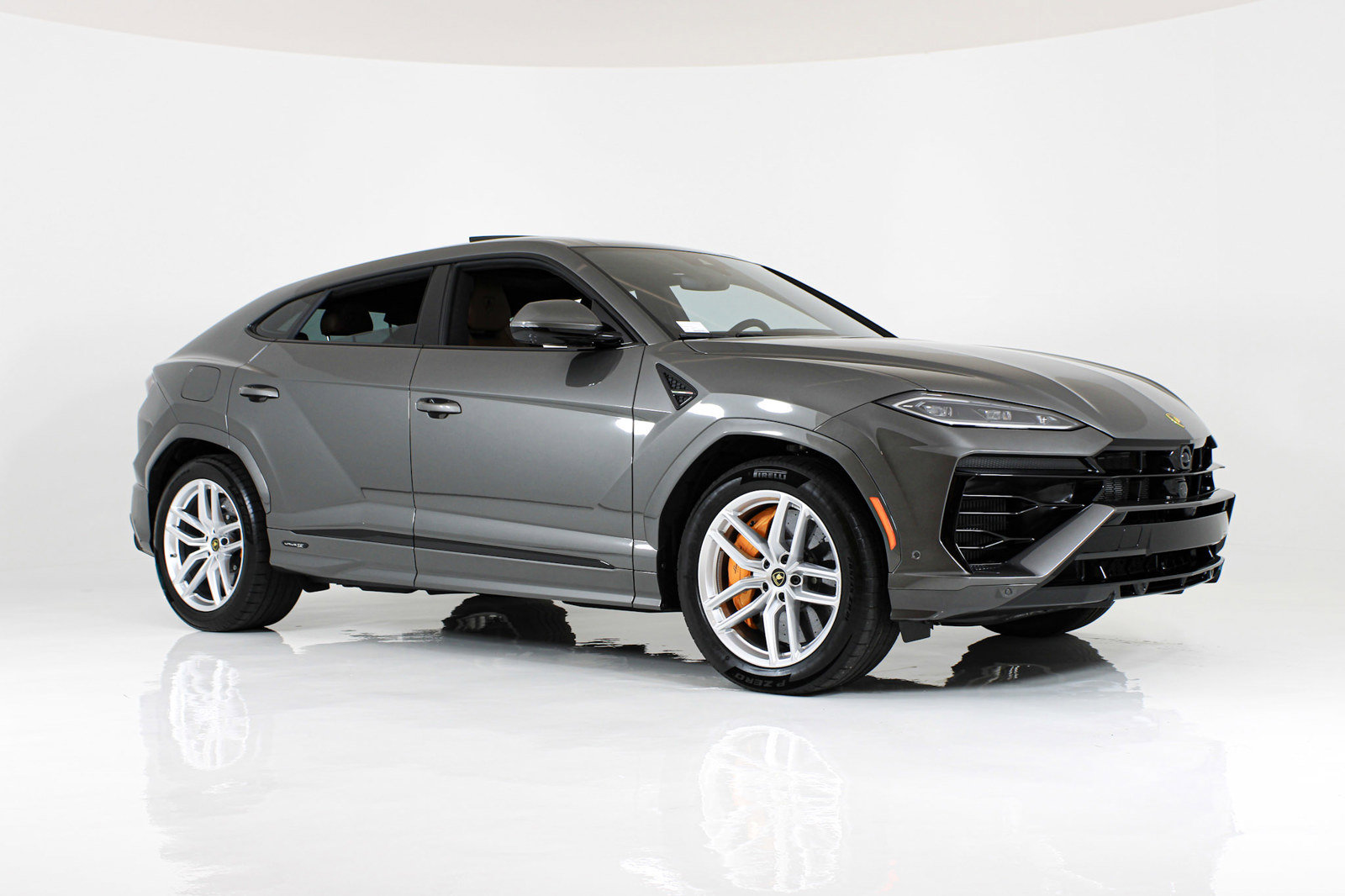 Used 2025 Lamborghini Urus SE AWD/4WD image 12