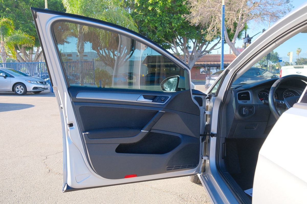 Used 2016 Volkswagen Golf SE FWD image 11