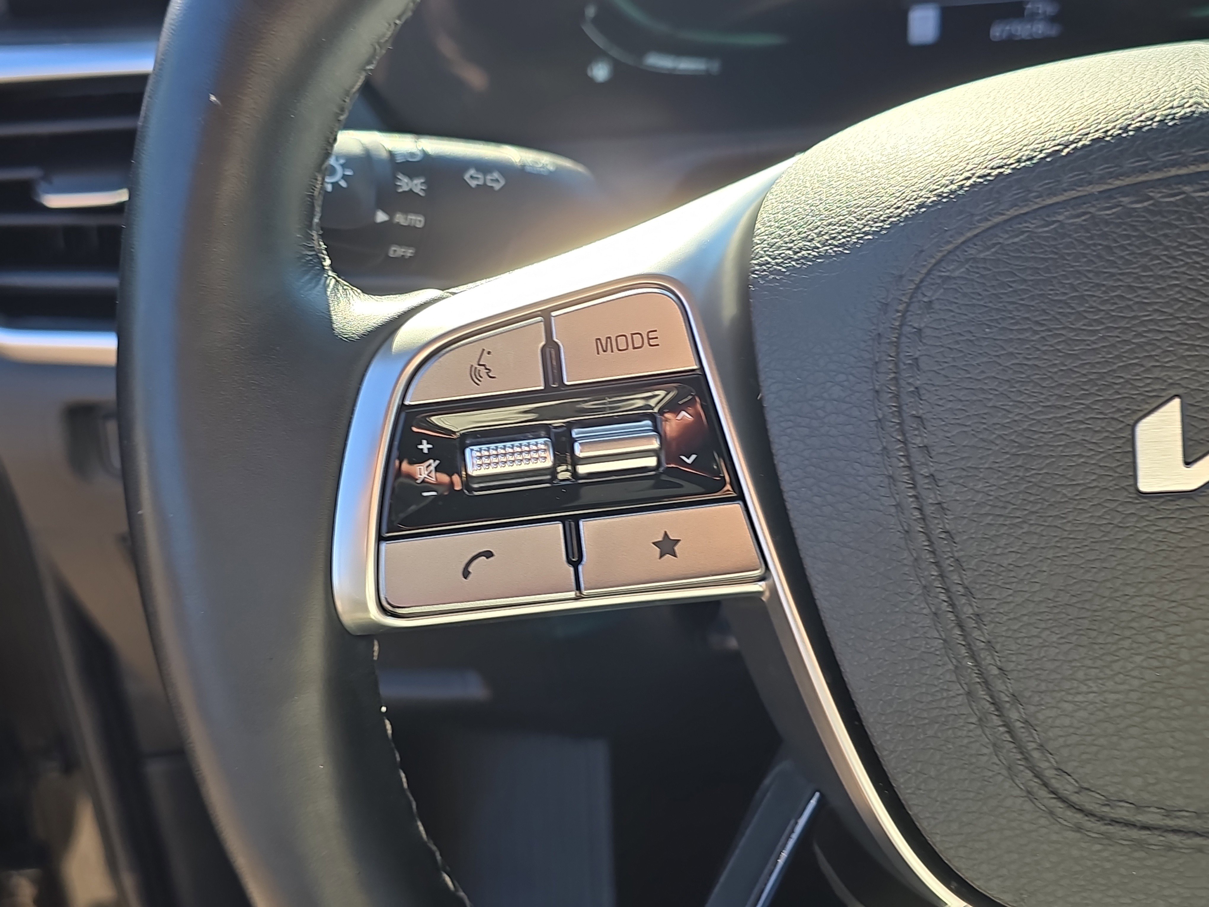 Certified 2023 Kia Telluride EX w/ EX Captain's Chair Package image 34