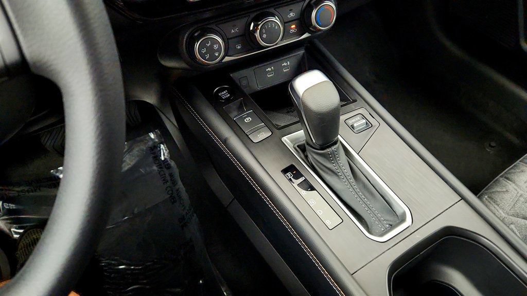 Used 2025 Nissan Kicks SV AWD/4WD image 16