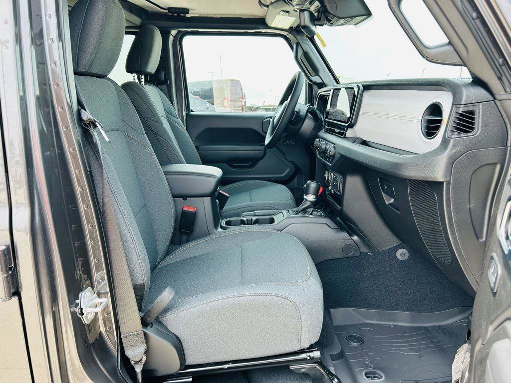 New 2025 Jeep Gladiator Sport image 31