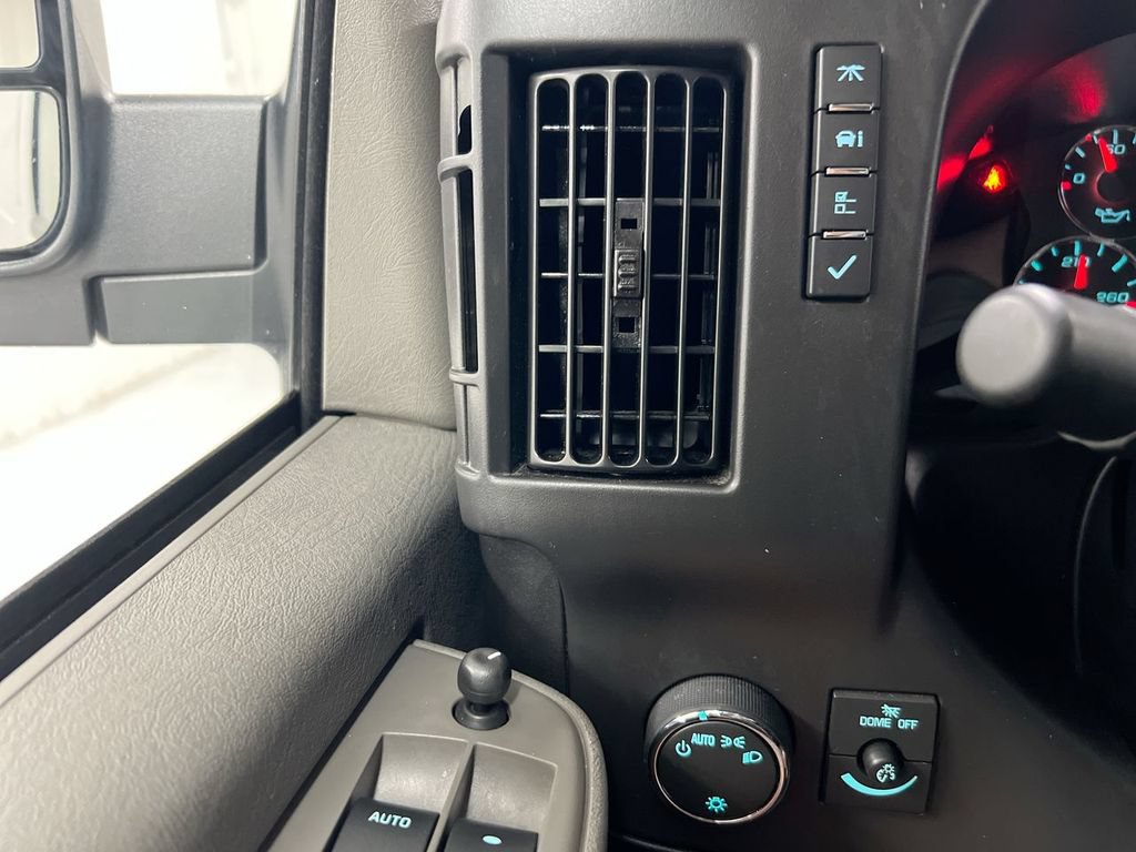 Used 2025 Chevrolet Express 2500 w/ Driver Convenience Package RWD image 17
