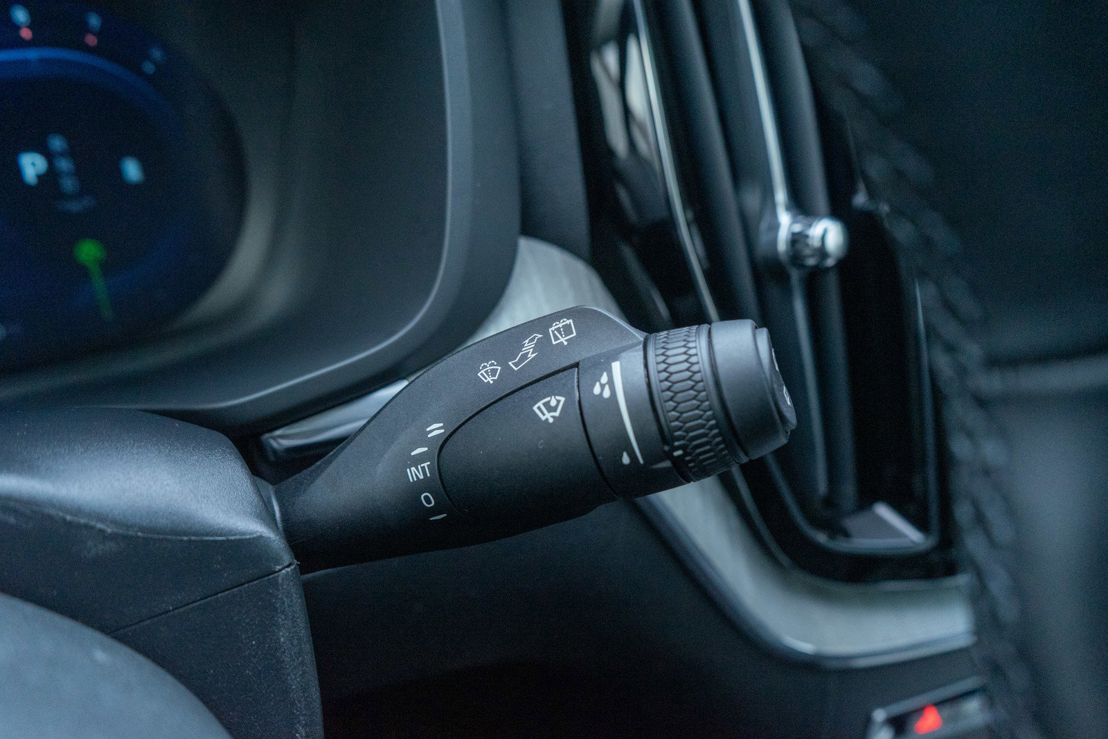 Used 2025 Volvo XC60 B5 Plus image 28