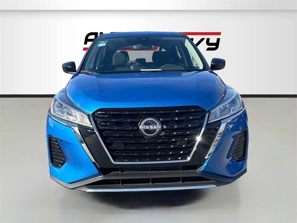 Used 2022 Nissan Kicks S image 2