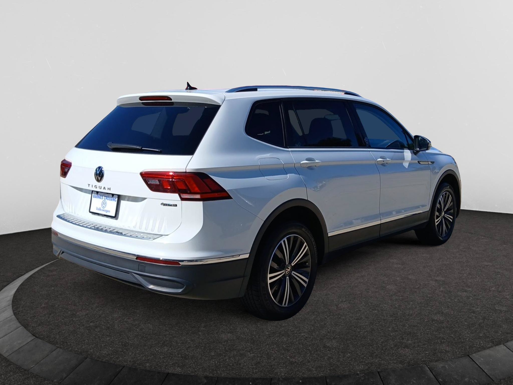 Used 2024 Volkswagen Tiguan Wolfsburg Edition AWD/4WD image 8