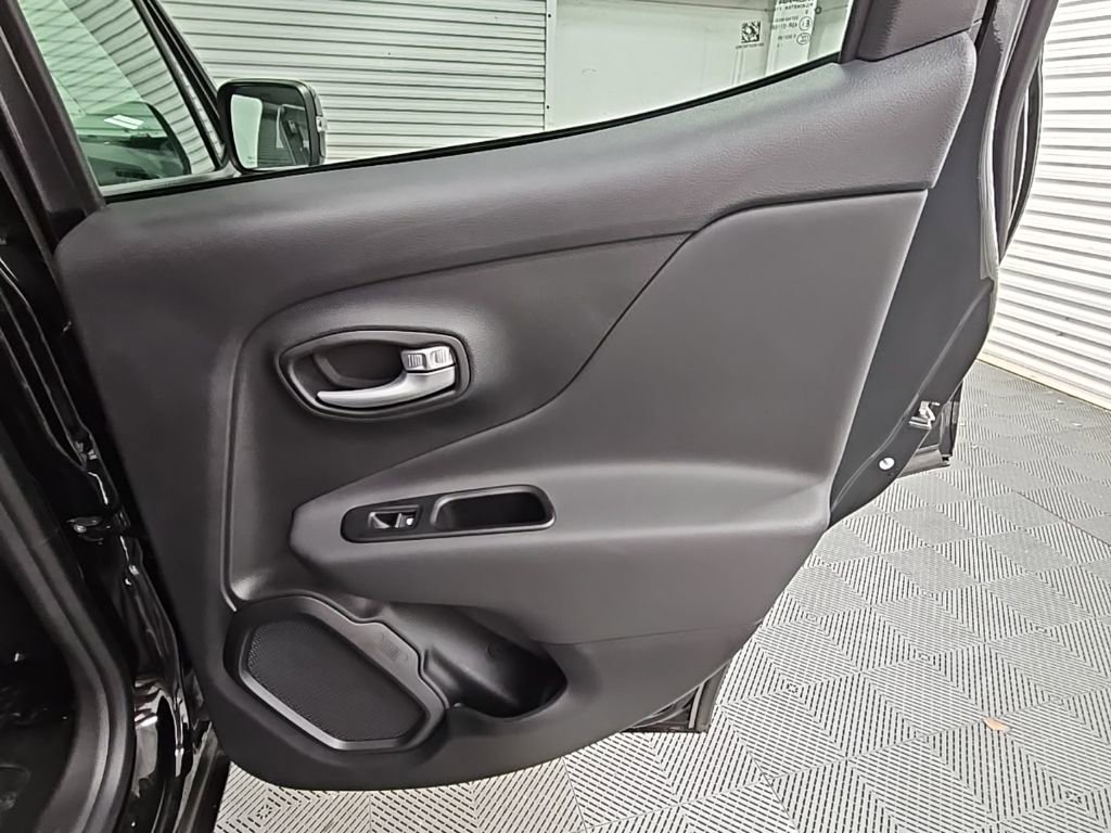 Used 2023 Jeep Renegade Trailhawk w/ Trailhawk Elite Group image 35