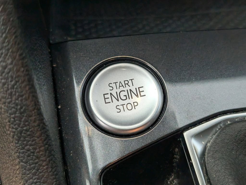 Used 2022 Volkswagen Tiguan SEL R-Line AWD/4WD image 27