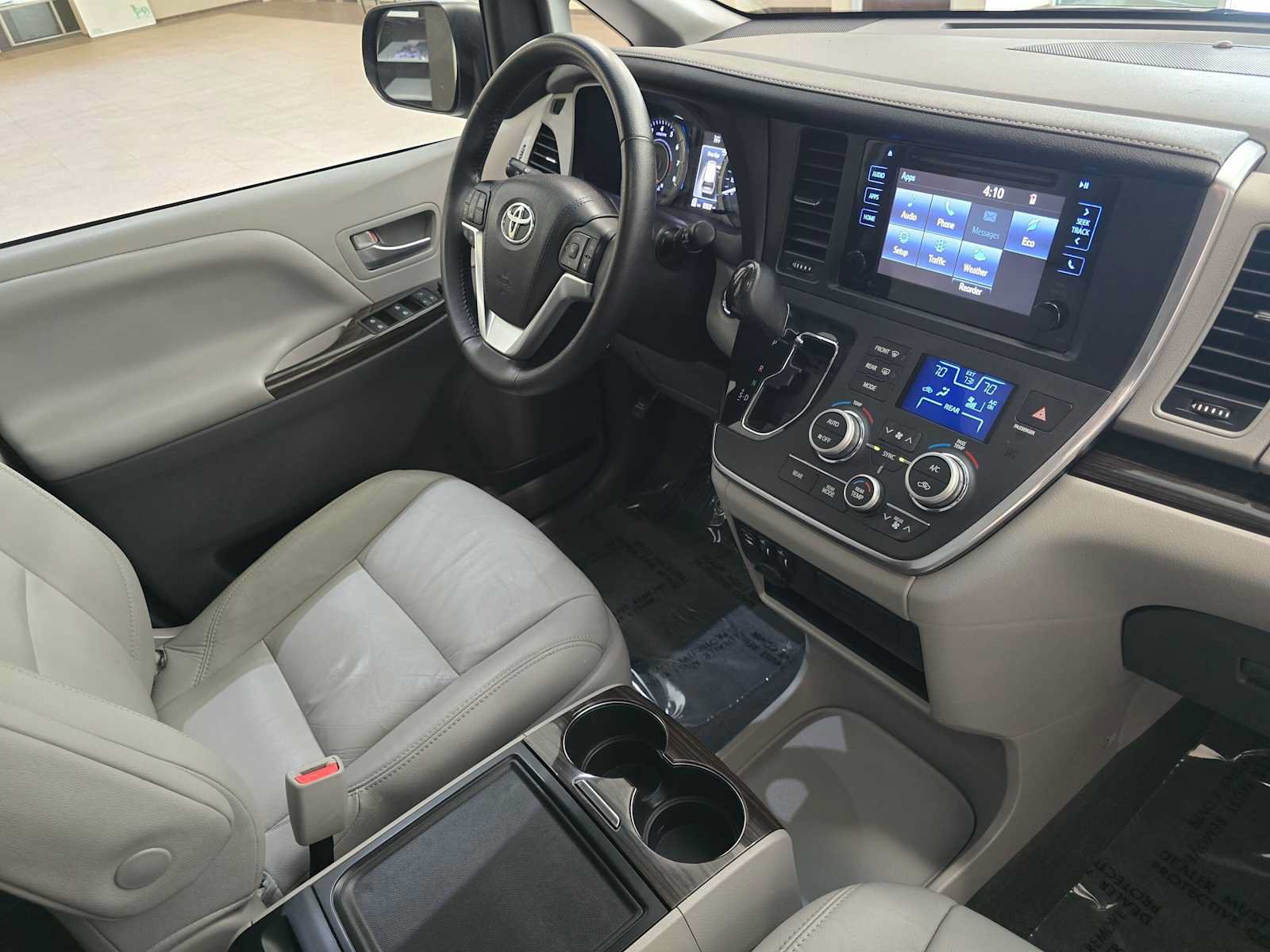 Used 2017 Toyota Sienna XLE FWD image 29