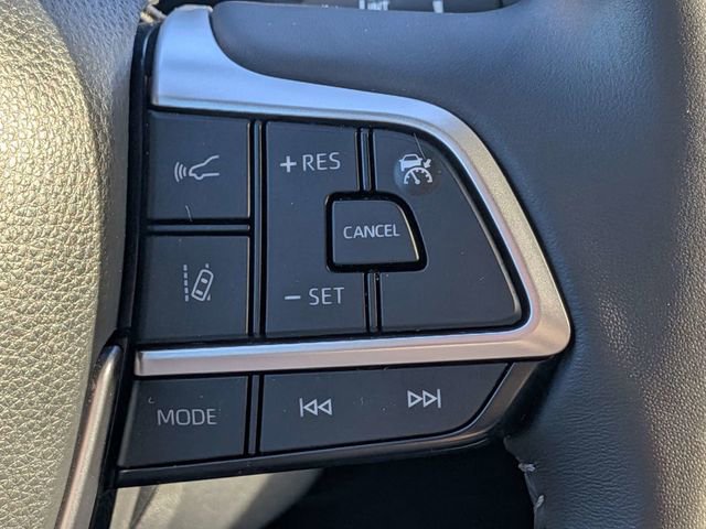 Used 2023 Toyota Highlander XLE image 26