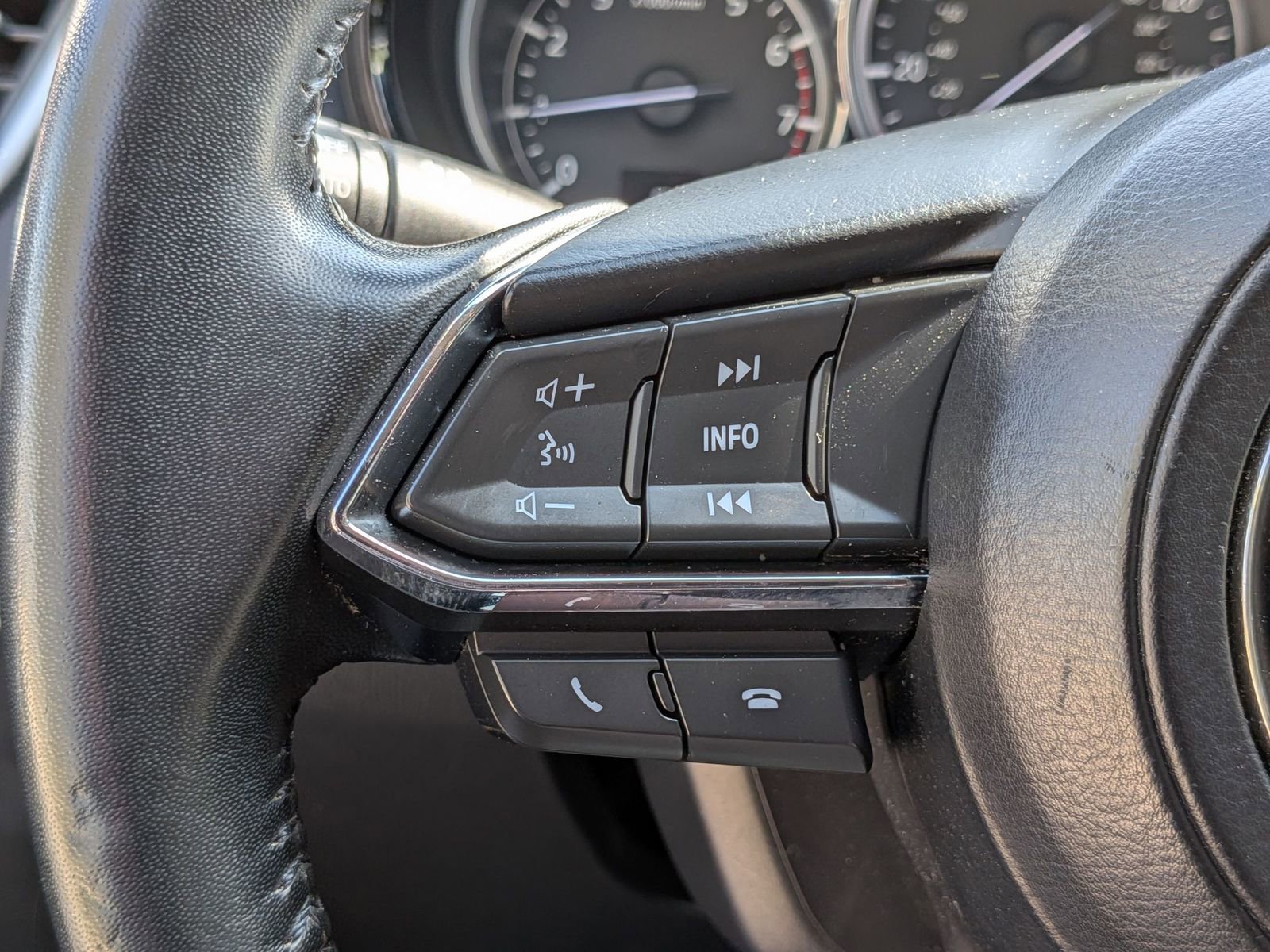 Used 2018 MAZDA CX-9 Touring image 18