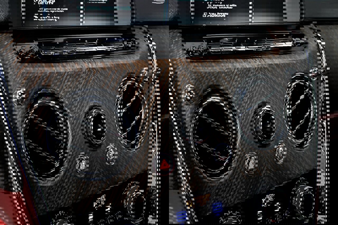 Used 2023 Rolls-Royce Cullinan w/ Leather Finishing Pack image 35