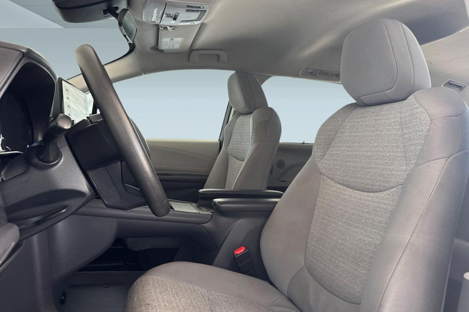 Used 2022 Toyota Sienna LE FWD image 5