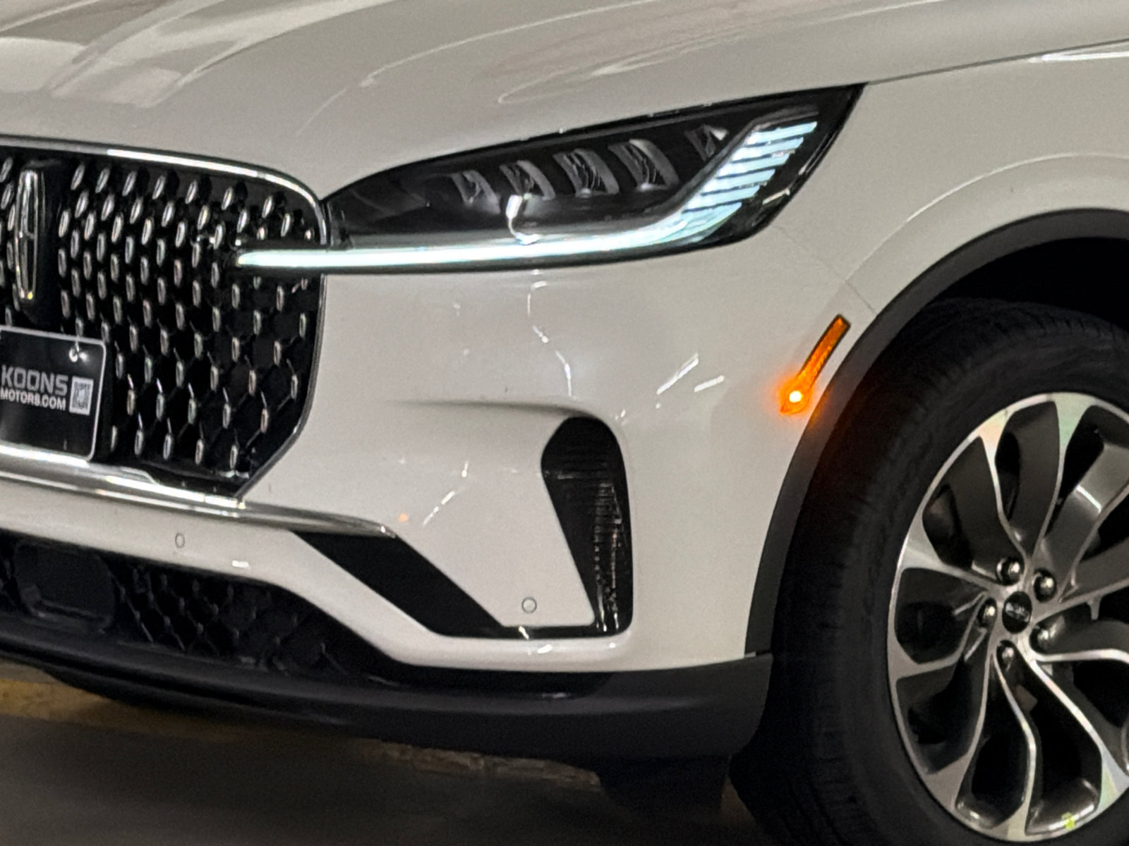 New 2027 Lincoln Aviator Reserve AWD/4WD image 2