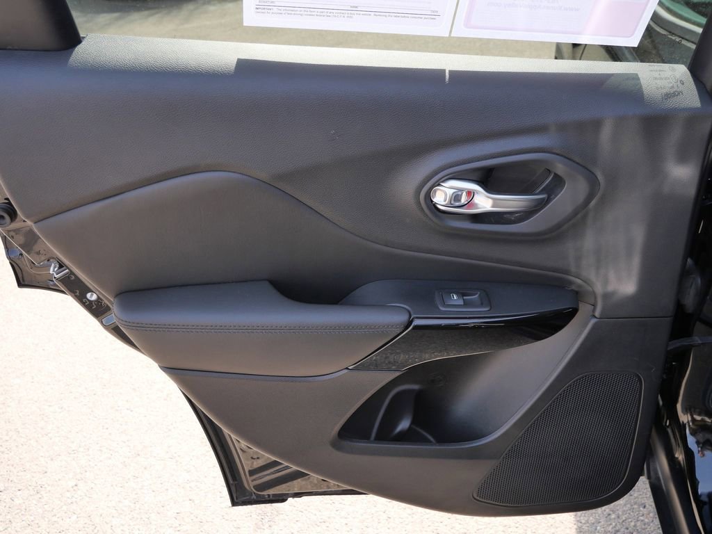 Used 2019 Jeep Cherokee Latitude Plus image 24