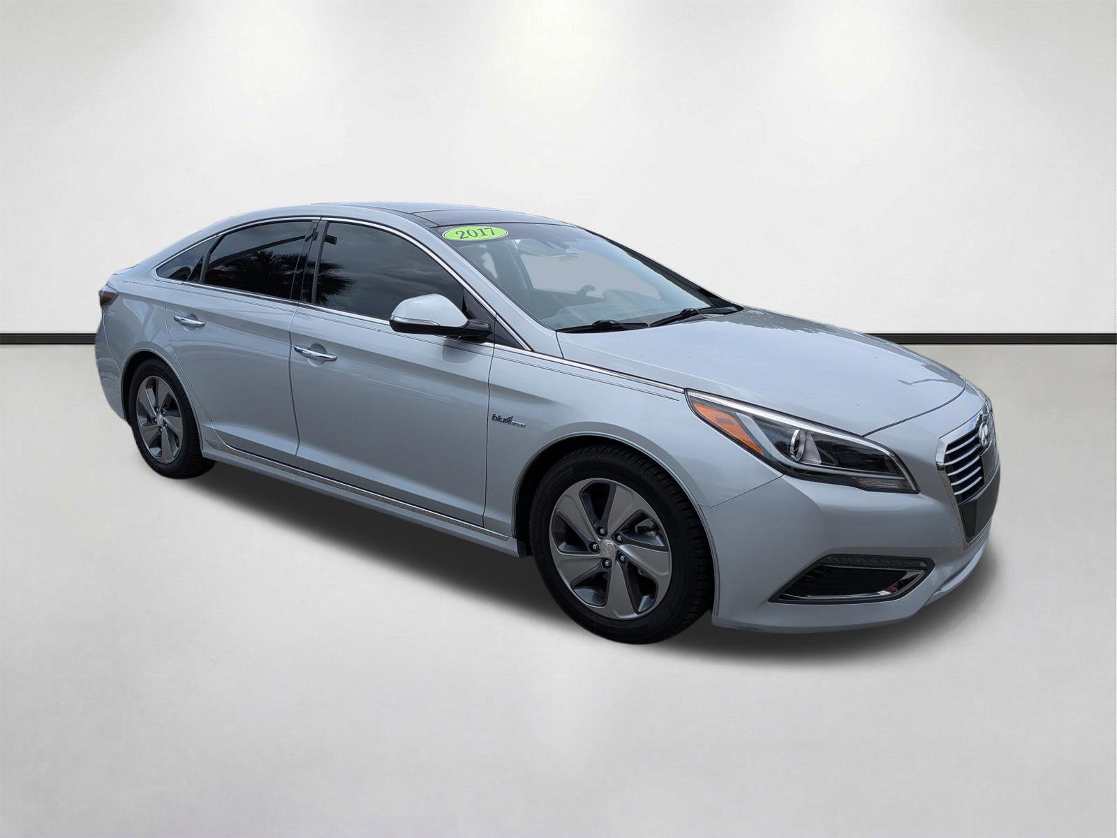 Used 2017 Hyundai Sonata Limited w/ Ultimate Package 02