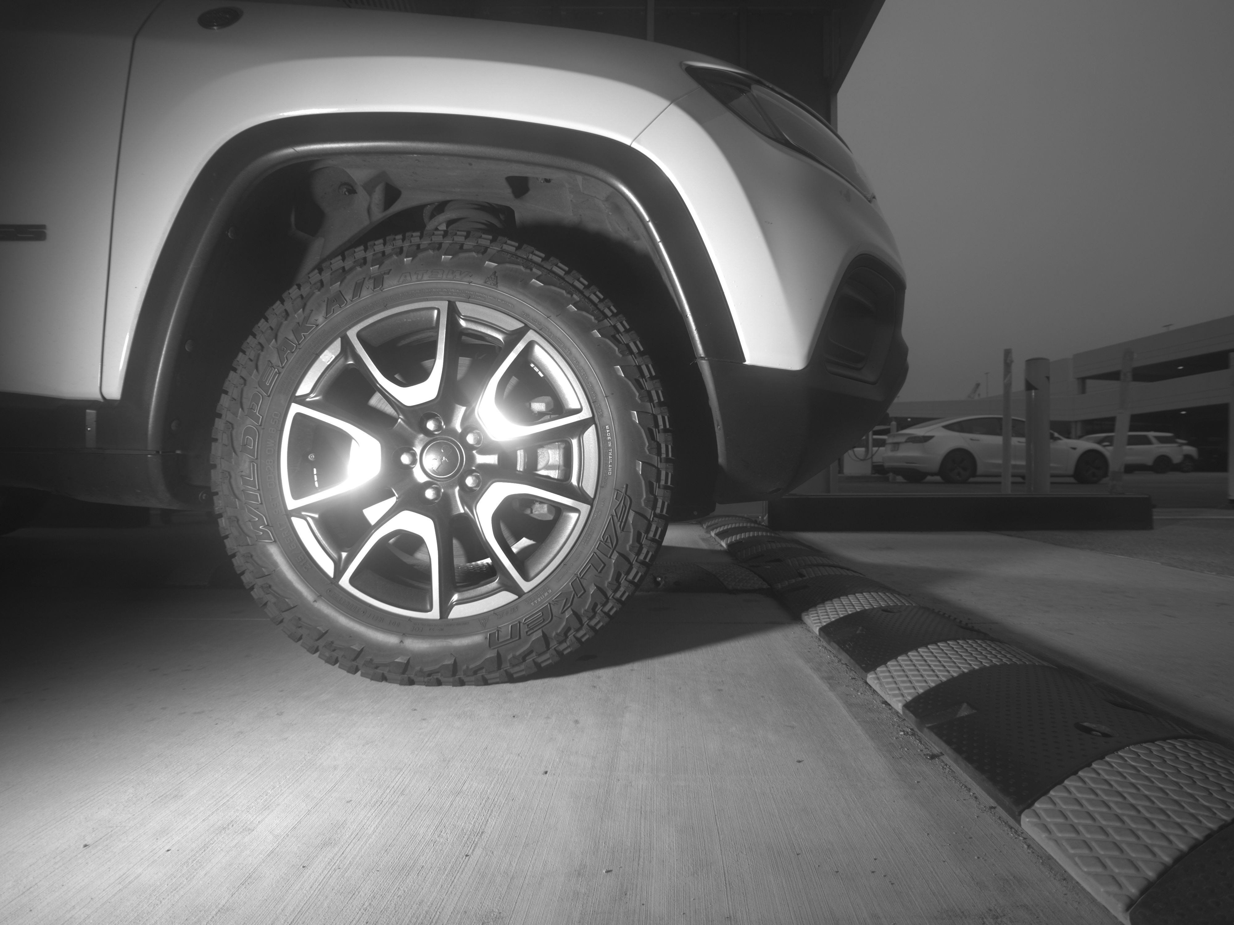 Used 2025 Jeep Compass Trailhawk image 13