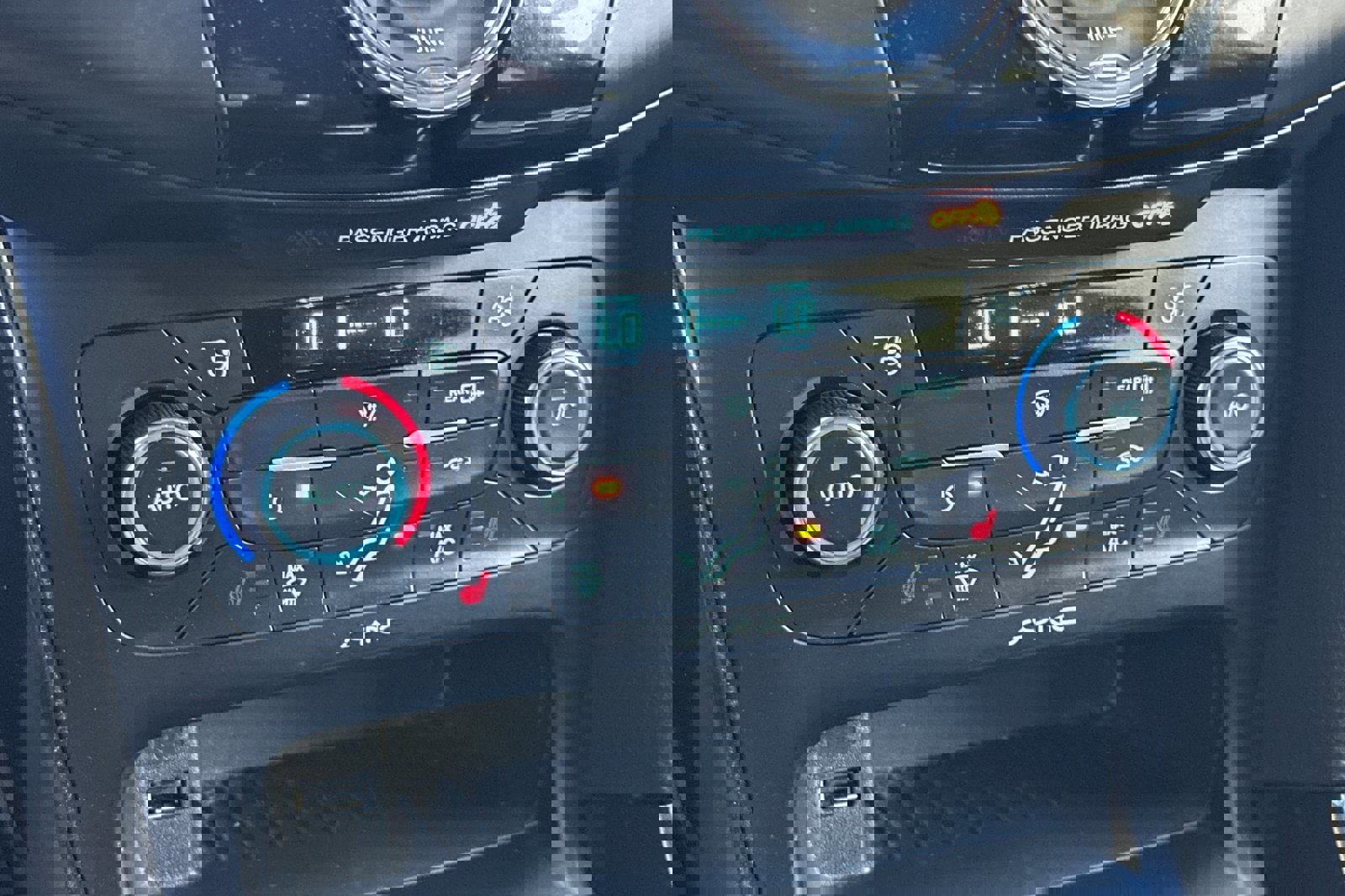 Used 2016 Ford Focus Titanium w/ Titanium Technology Package image 18