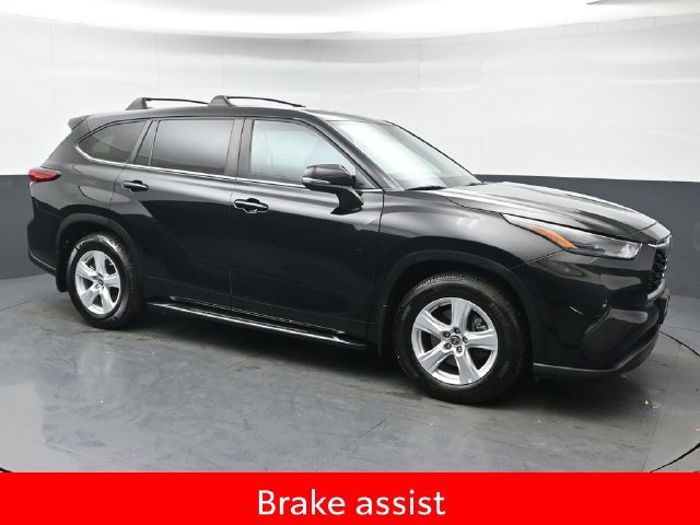 Used 2023 Toyota Highlander LE AWD/4WD image 9