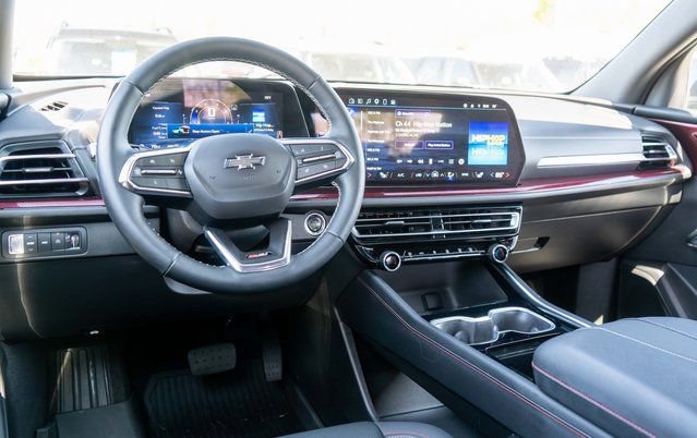 Used 2024 Chevrolet Traverse Z71 AWD/4WD image 12