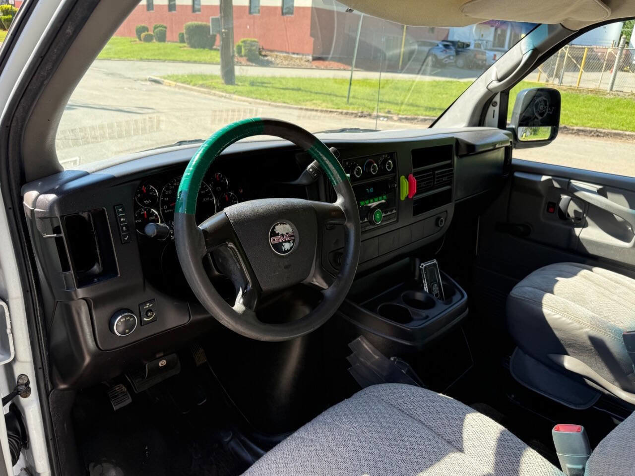 Used 2010 GMC Savana 3500 RWD image 9