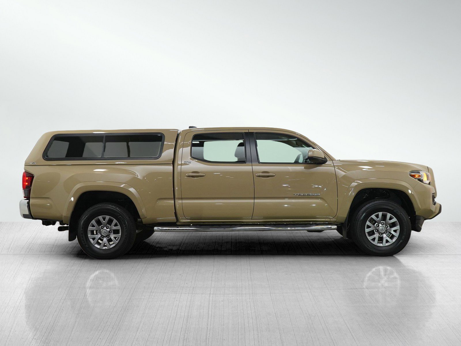 Used 2018 Toyota Tacoma SR5 AWD/4WD image 6