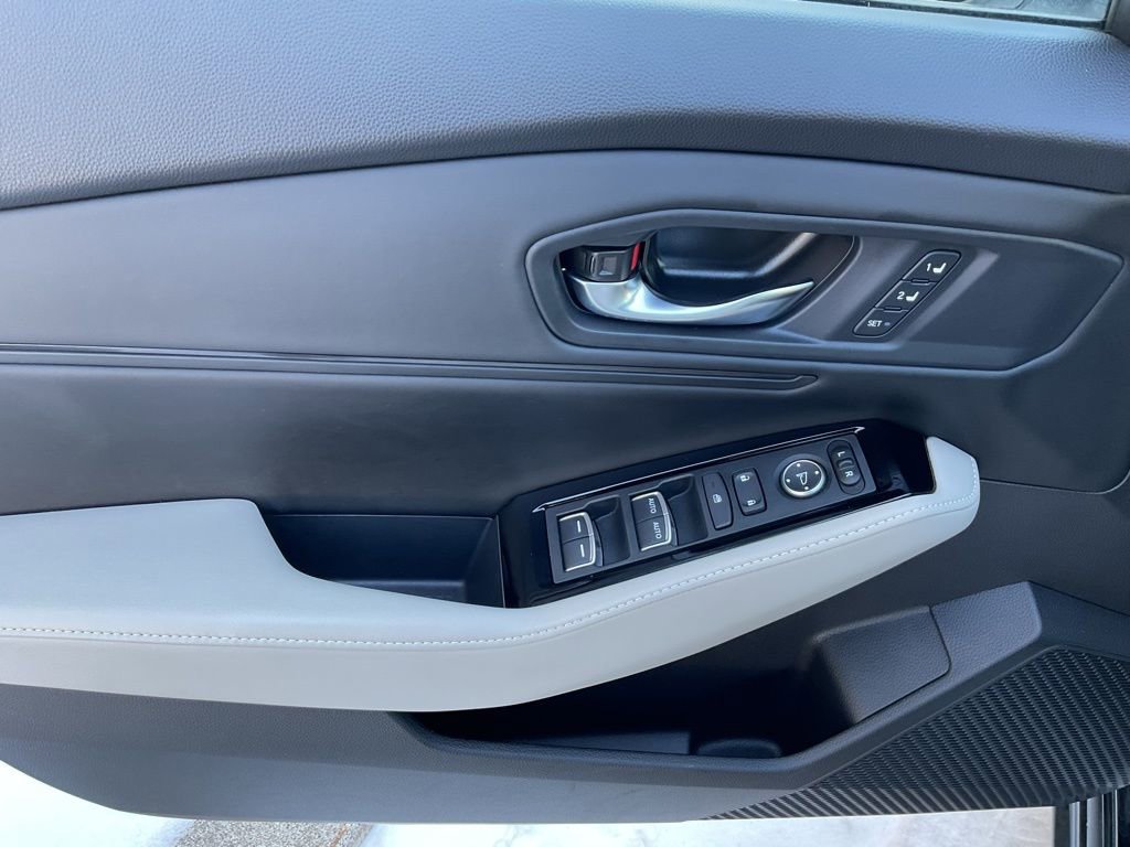 Used 2023 Honda Accord Touring image 11