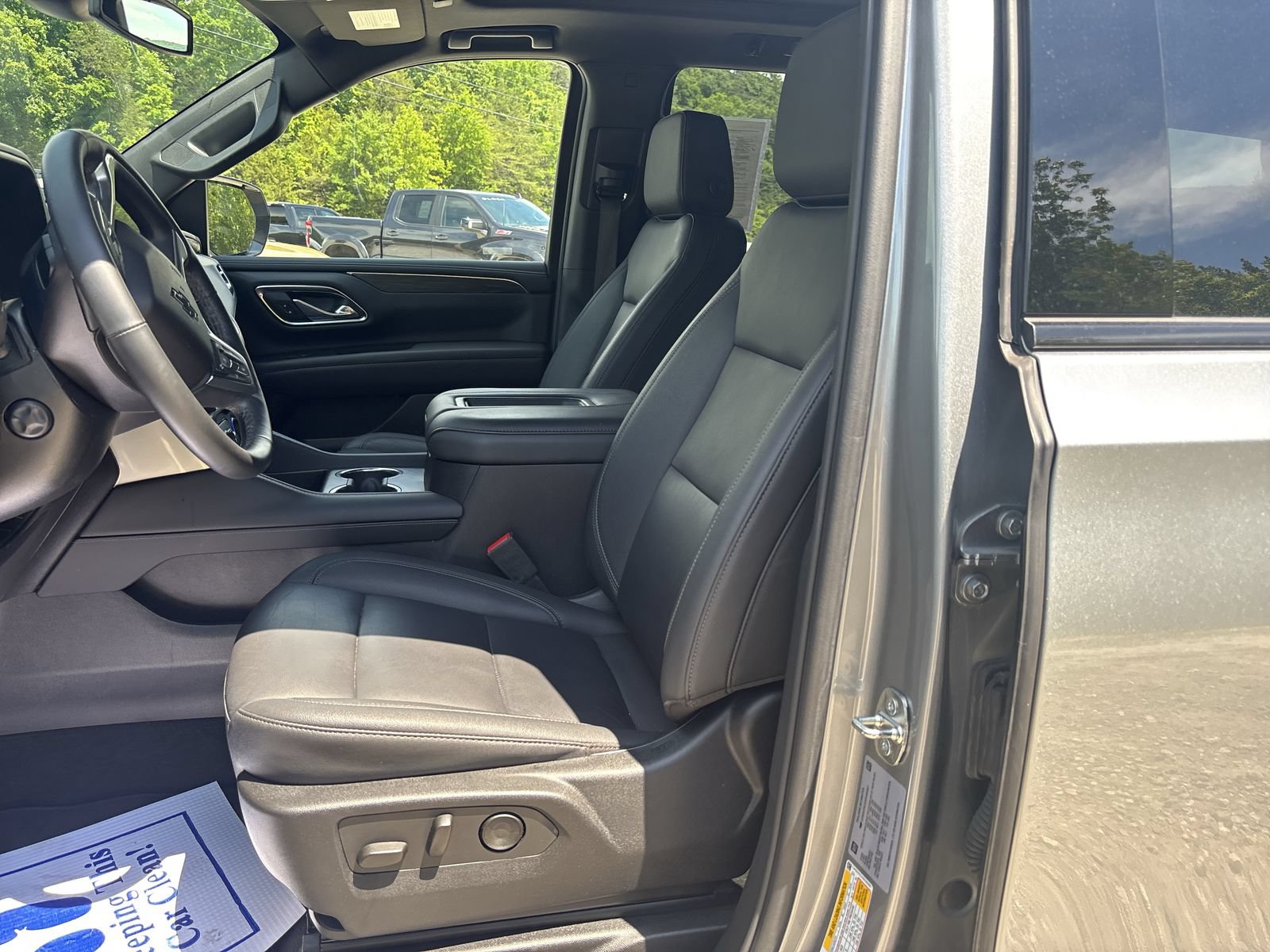Used 2024 Chevrolet Tahoe Z71 w/ Luxury Package AWD/4WD image 11