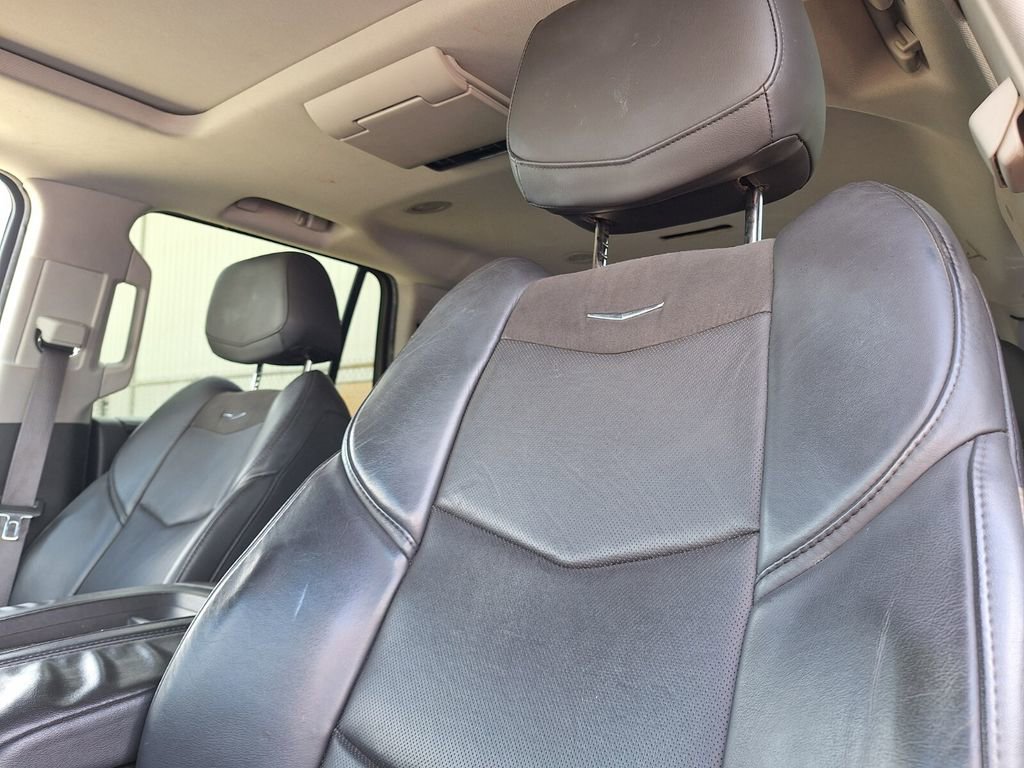 Used 2015 Cadillac Escalade Luxury RWD image 5