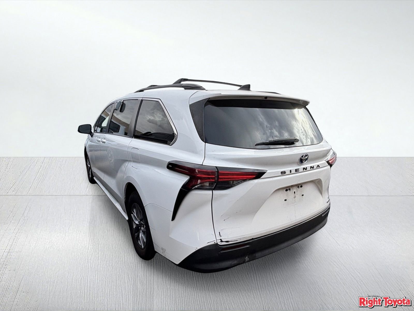Certified 2021 Toyota Sienna LE FWD image 3