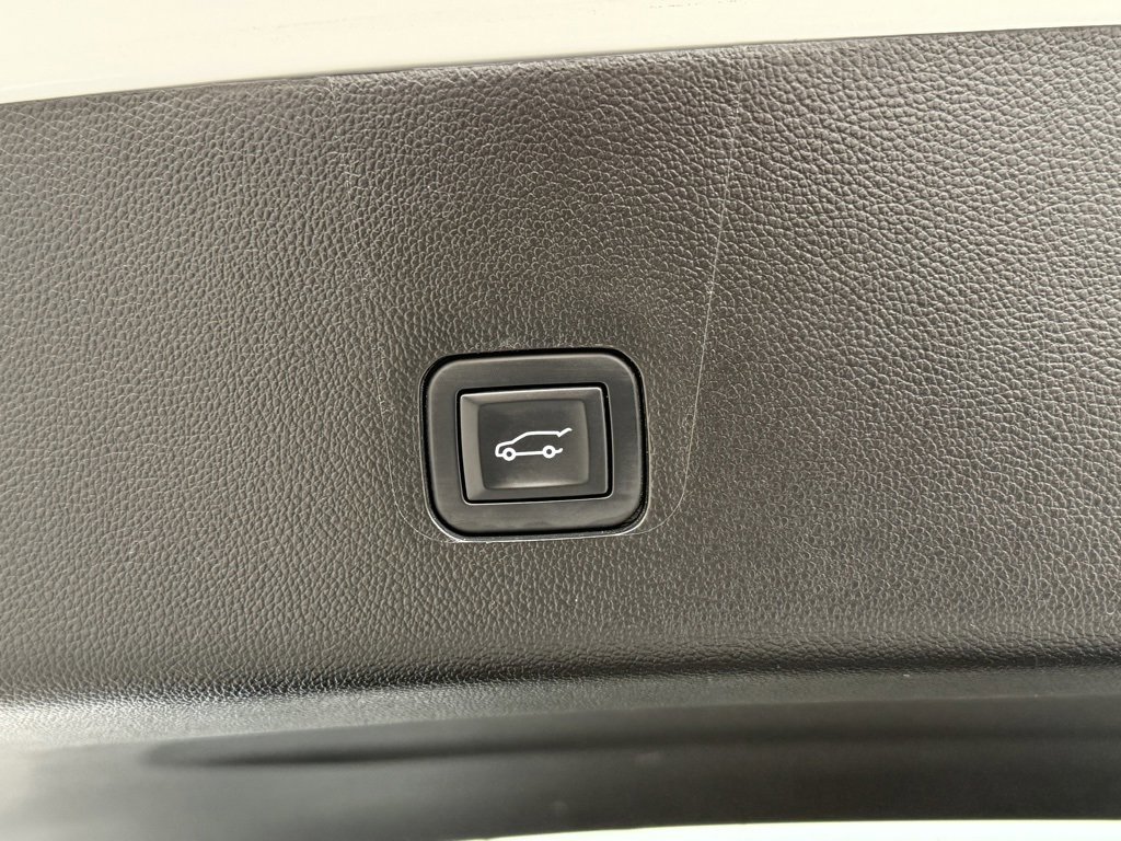 Used 2019 Chevrolet Traverse LT image 16