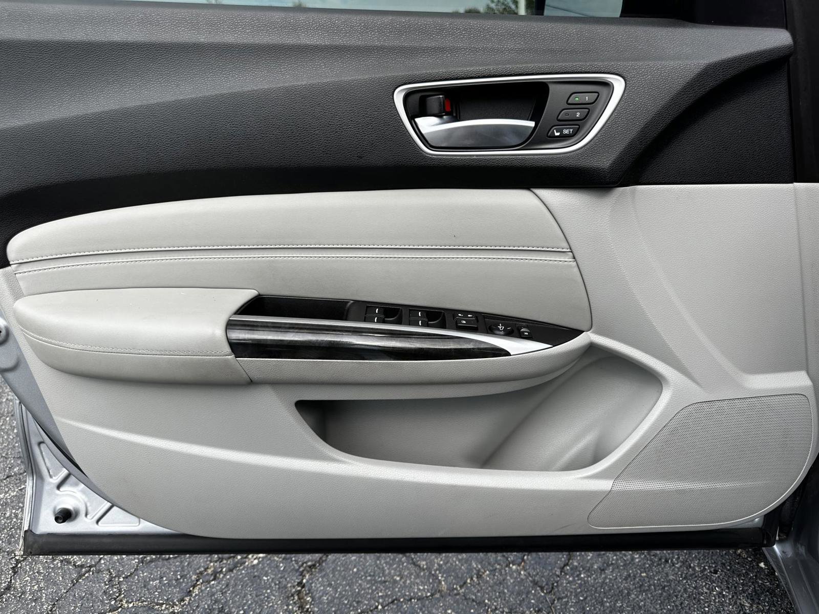 Used 2018 Acura TLX image 25