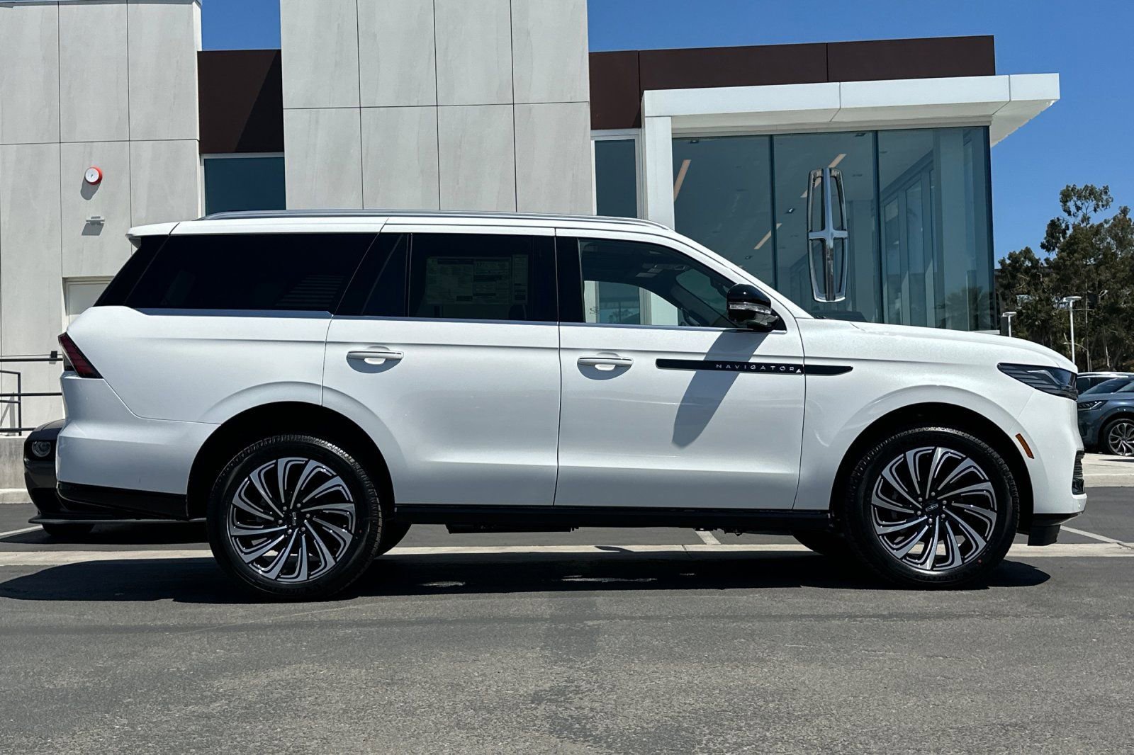 New 2026 Lincoln Navigator Black Label AWD/4WD image 2