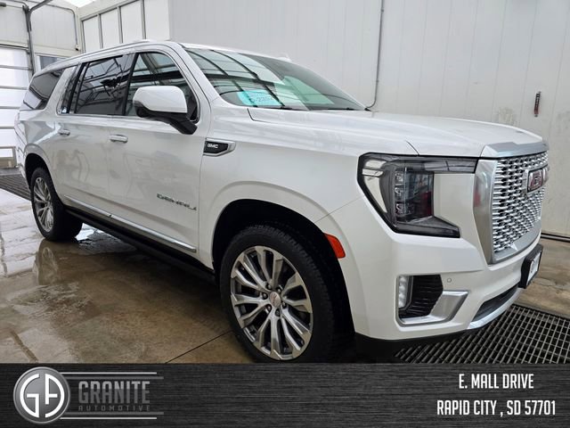 Used 2021 GMC Yukon XL Denali w/ Denali Premium Package image 7