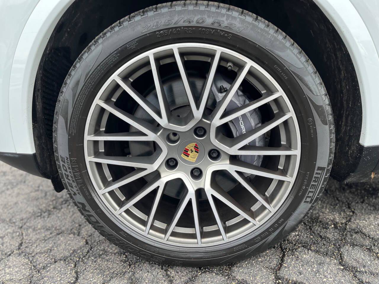 Used 2022 Porsche Cayenne Platinum Edition AWD/4WD image 13