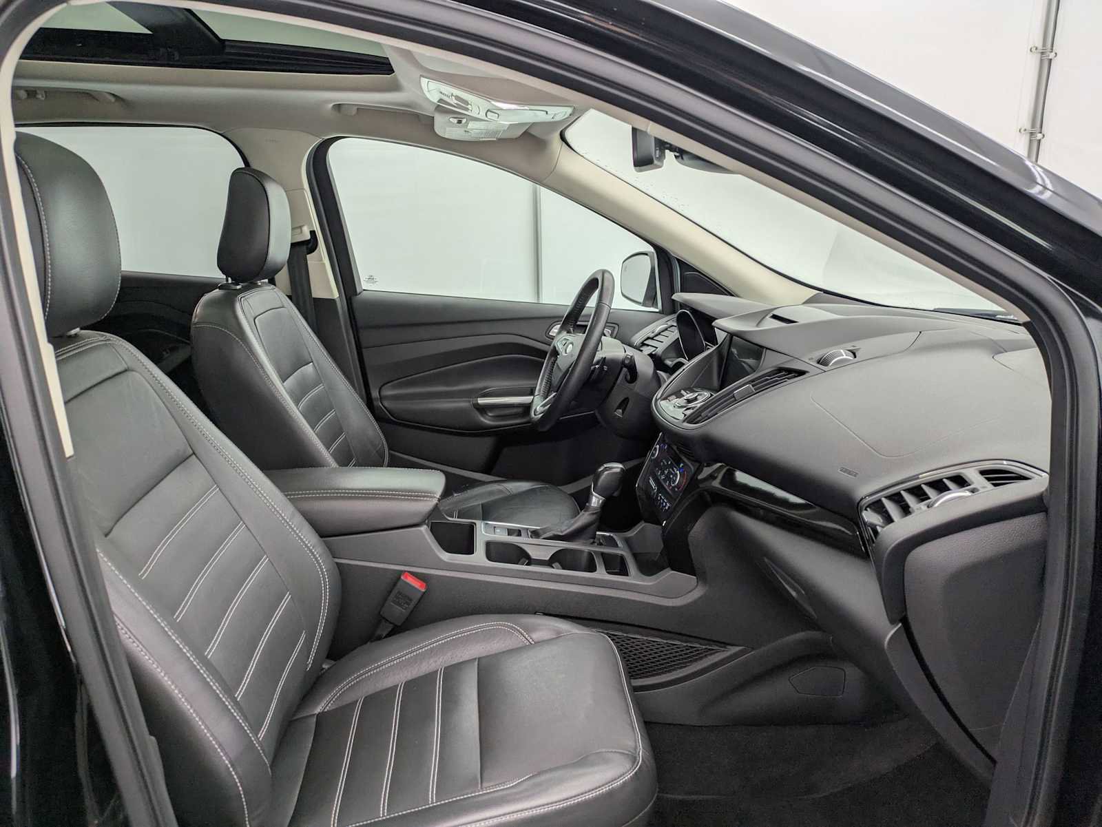 Used 2018 Ford Escape Titanium w/ Ford Safe & Smart Package image 23