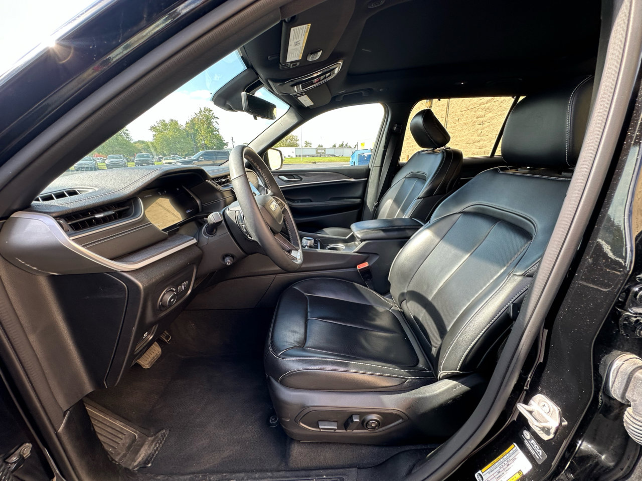 Used 2024 Jeep Grand Cherokee L Limited w/ Luxury Tech Group II image 10