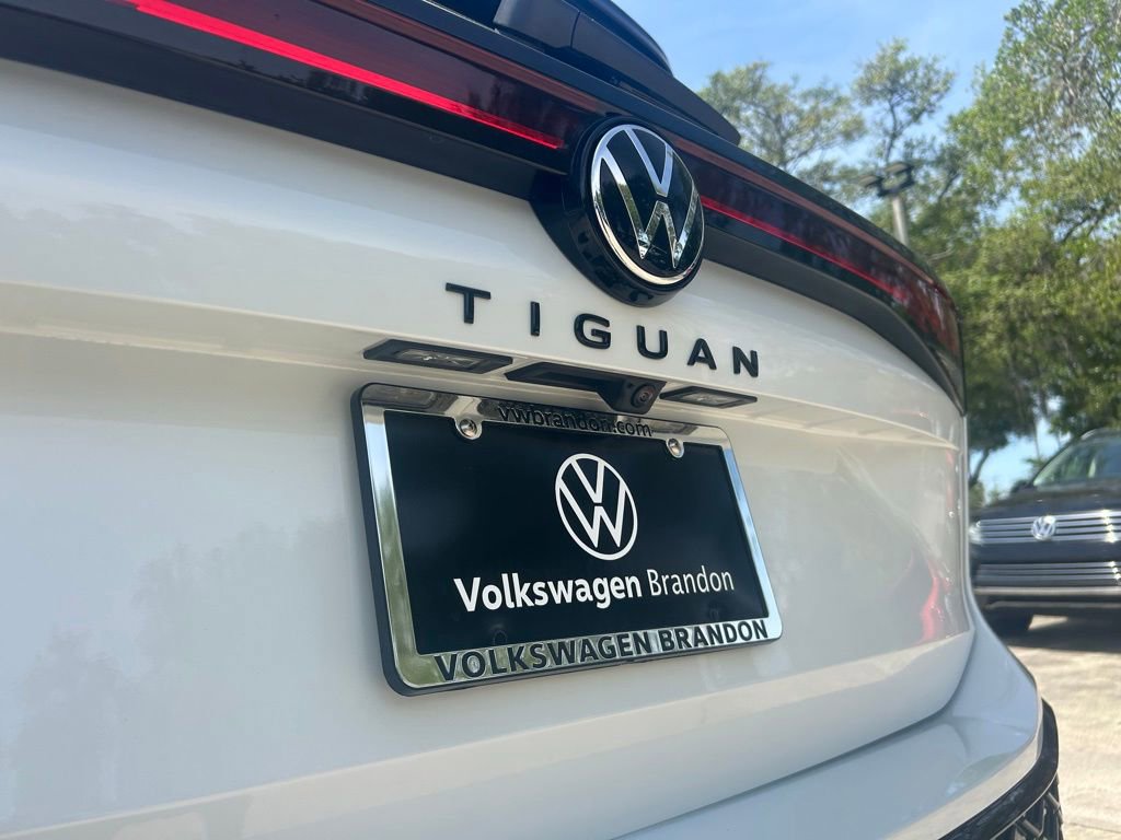 New 2026 Volkswagen Tiguan SE R-Line FWD image 48