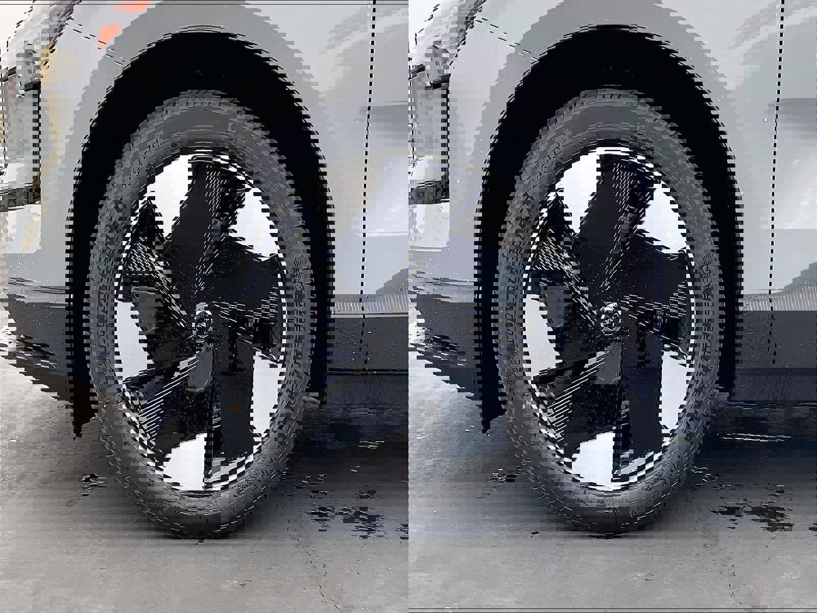 New 2026 Volvo EX30 Plus w/ Protection Package Premier image 14