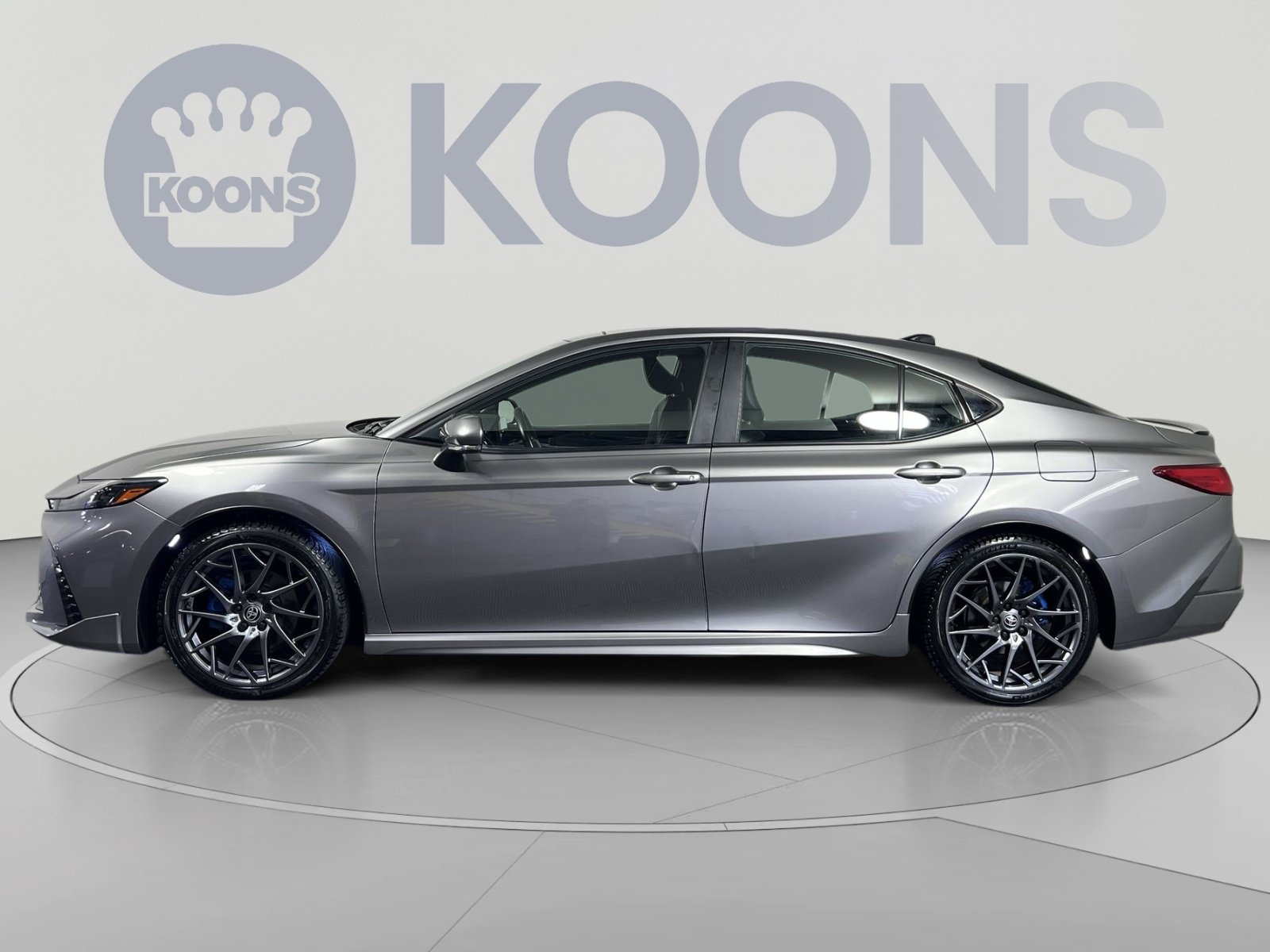 Used 2025 Toyota Camry XSE FWD image 2