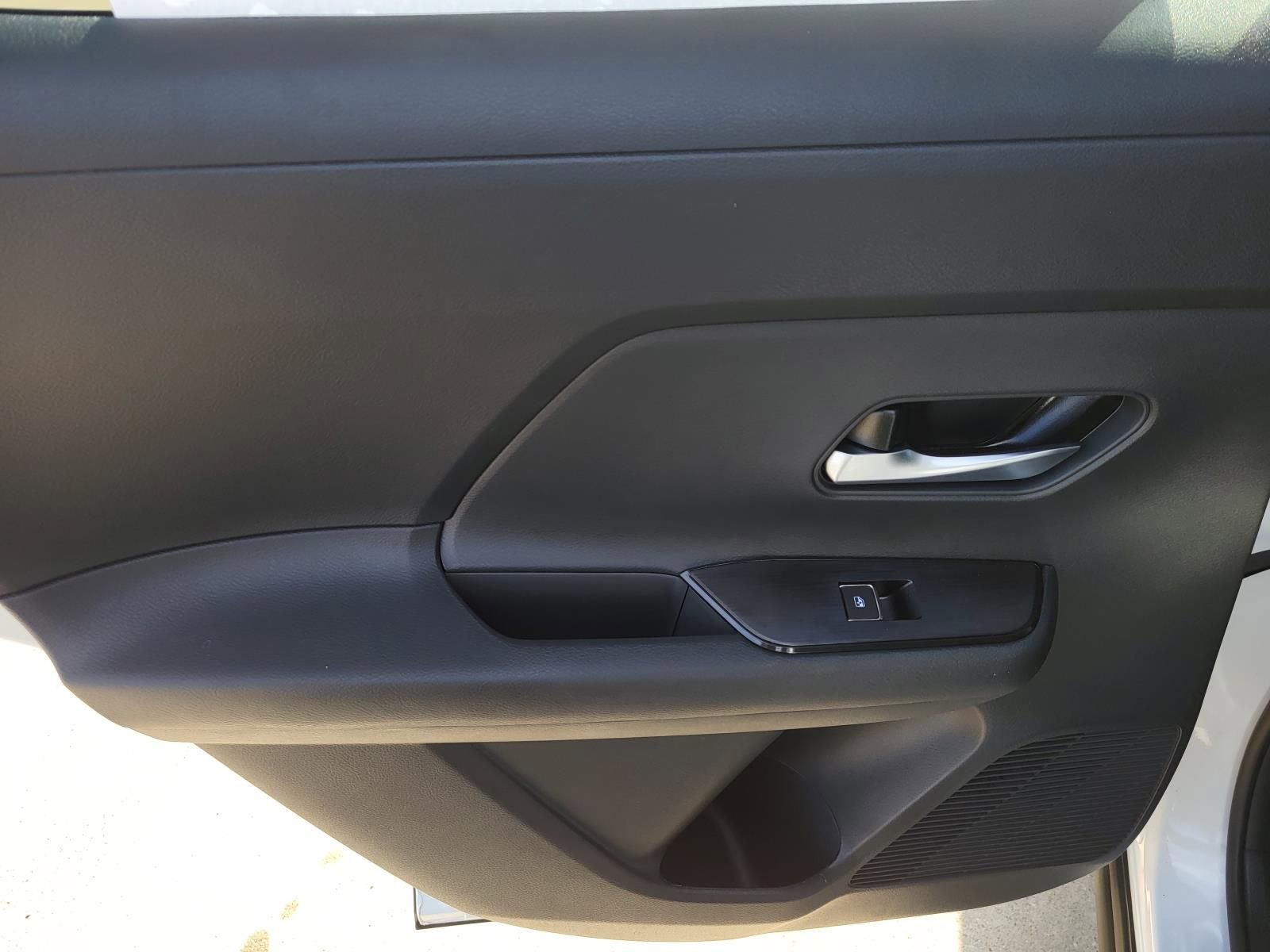 New 2026 Nissan Kicks SR FWD image 15