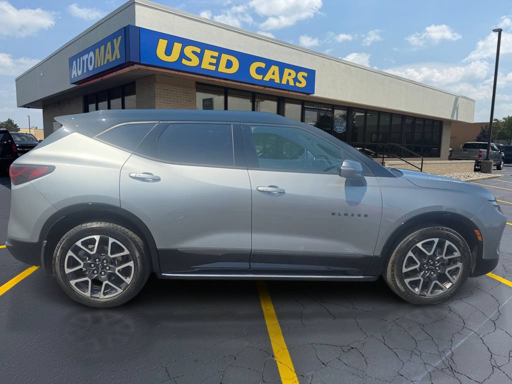 Used 2025 Chevrolet Blazer RS w/ Driver Confidence II Package AWD/4WD image 2