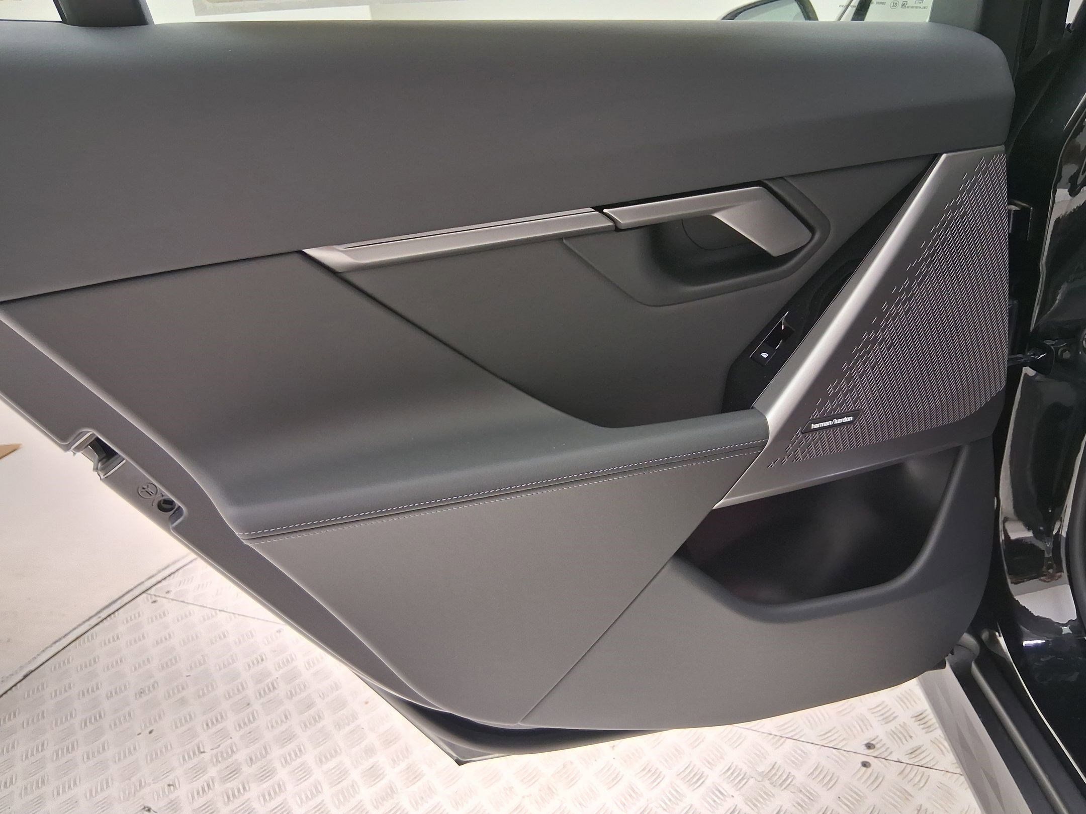 New 2026 BMW i5 eDrive40 w/ Convenience Package RWD image 28
