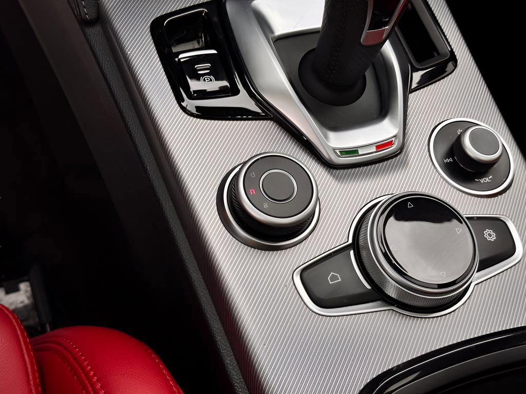 Used 2025 Alfa Romeo Stelvio Sprint image 14