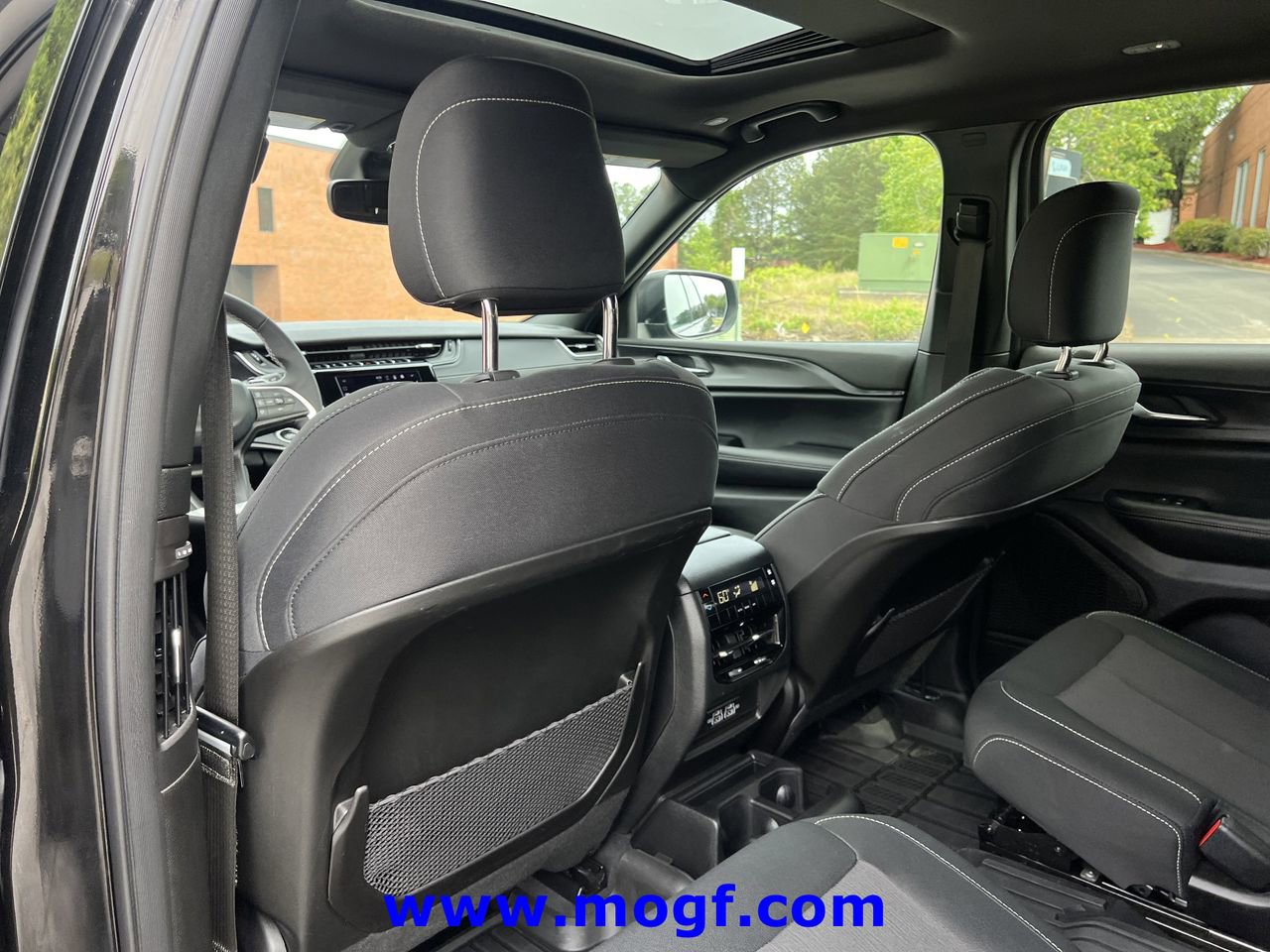 Used 2024 Jeep Grand Cherokee L Laredo AWD/4WD image 21